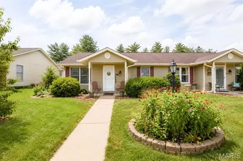 1327 Normandy Dr, Godfrey, IL 62035