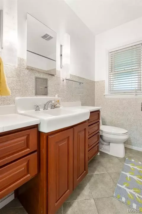 Bath - 1420 E 8th, Washington, MO 63090 photo 2 of 3