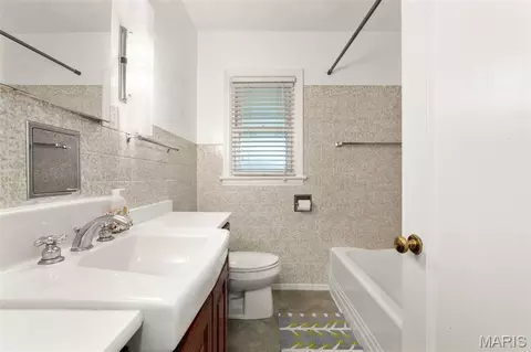 Bath - 1420 E 8th, Washington, MO 63090 photo 3 of 3