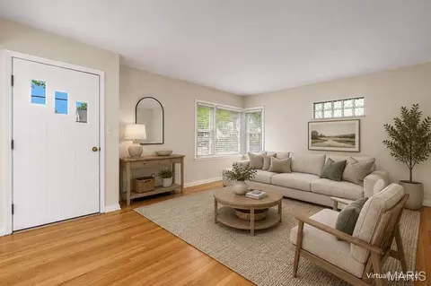 Living - 1420 E 8th, Washington, MO 63090 photo 2 of 5