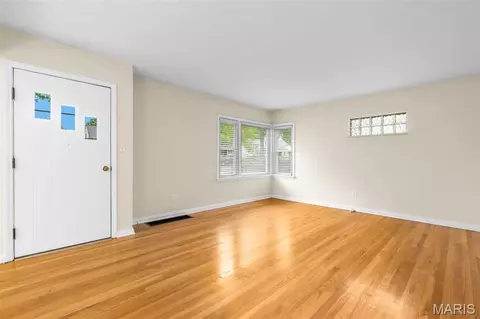 Living - 1420 E 8th, Washington, MO 63090 photo 1 of 5