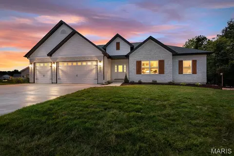 8 Highland Pl, Wentzville, MO 63385