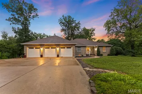 701 Hollyhock Ln, Farmington, MO 63640