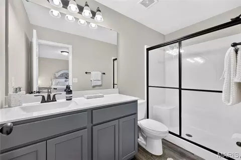 Bath - 475 Cass Dr, Troy, MO 63379 photo 1 of 2