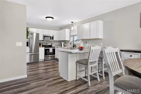 Kitchen - 475 Cass Dr, Troy, MO 63379 photo 4 of 6