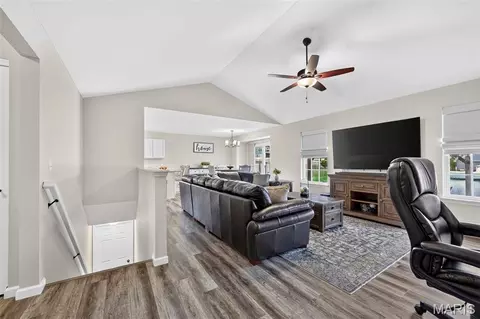 Entry Way - 475 Cass Dr, Troy, MO 63379 photo 2 of 3
