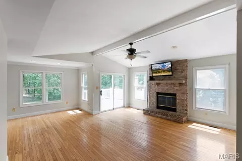 Living - 308 Deep Woods Dr, Saint Clair, MO 63077 photo 2 of 4