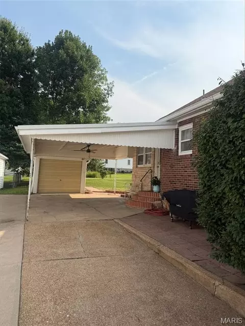 Exterior - 422 Stark Blvd, Hermann, MO 65041 photo 6 of 12