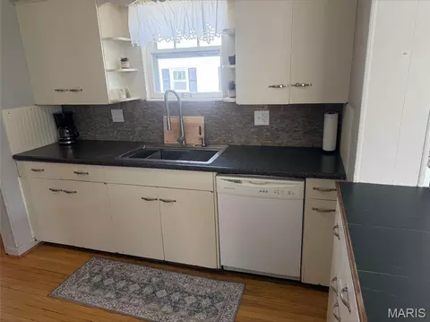 Kitchen - 422 Stark Blvd, Hermann, MO 65041 photo 2 of 3