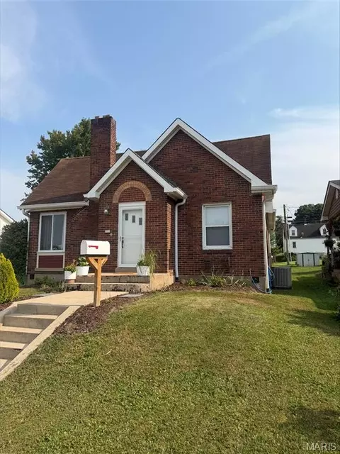 Exterior - 422 Stark Blvd, Hermann, MO 65041 photo 2 of 12