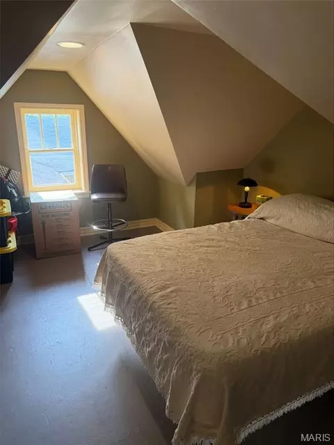 Bedroom - 422 Stark Blvd, Hermann, MO 65041 photo 3 of 4