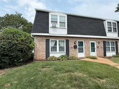 840 Dumont Pl, Saint Louis, MO 63125