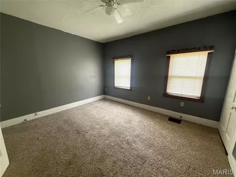 Bedroom - 909 Bluff St, Hannibal, MO 63401 photo 7 of 7