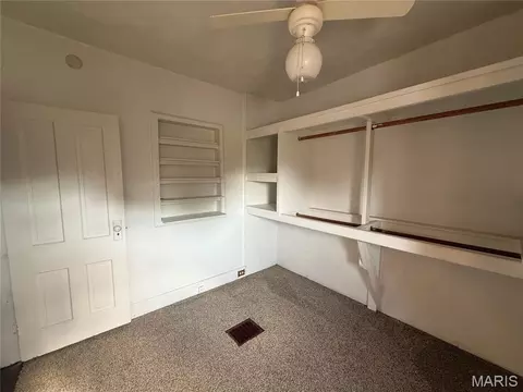 Bedroom - 909 Bluff St, Hannibal, MO 63401 photo 3 of 7