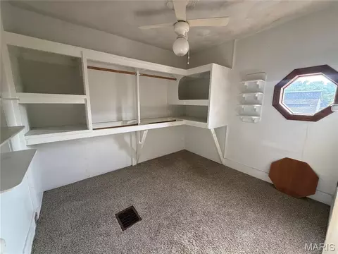 Bedroom - 909 Bluff St, Hannibal, MO 63401 photo 2 of 7
