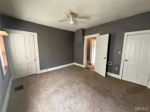 Bedroom - 909 Bluff St, Hannibal, MO 63401 photo 6 of 7