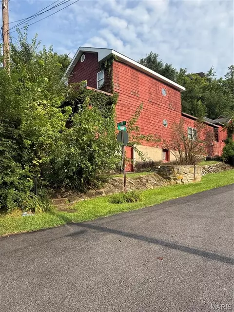 Other - 909 Bluff St, Hannibal, MO 63401 photo 2 of 5