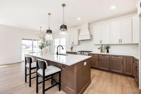 Kitchen - 3706 Thicket Dr, Shiloh, IL 62221 photo 4 of 8