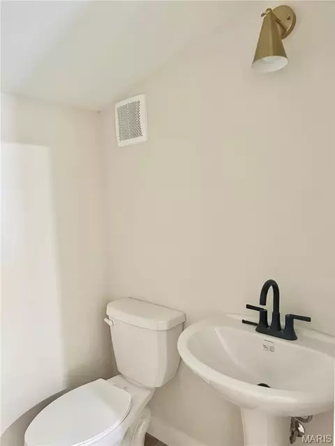 Bath - 321 N 5th St, Pacific, MO 63069 photo 1 of 3