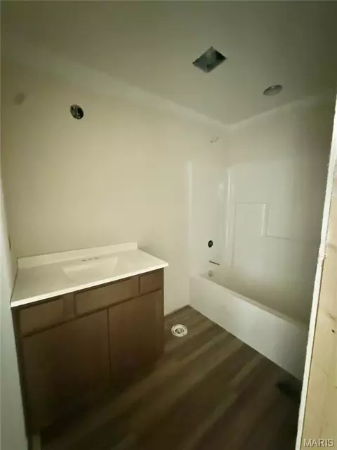 Bath - 321 N 5th St, Pacific, MO 63069 photo 3 of 3