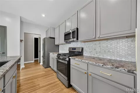 Kitchen - 2211 Eagle River Dr, O'fallon, MO 63366 photo 4 of 4