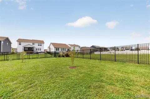 Exterior - 2211 Eagle River Dr, O'fallon, MO 63366 photo 12 of 15
