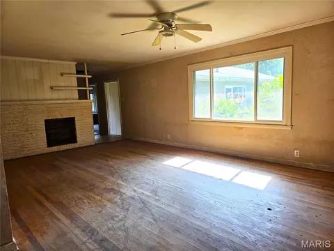 Living - 925 Brown Ln, Kennett, MO 63857 photo 4 of 5