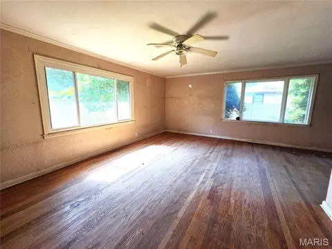 Living - 925 Brown Ln, Kennett, MO 63857 photo 3 of 5