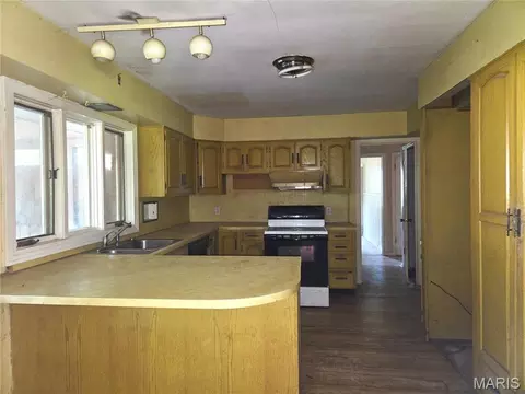 Kitchen - 925 Brown Ln, Kennett, MO 63857 photo 2 of 3