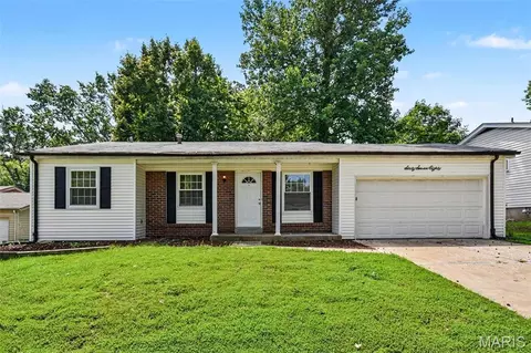 6780 Lesli Mari Ct, Florissant, MO 63033