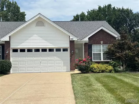 620 Grayhawk Cir, Wentzville, MO 63385