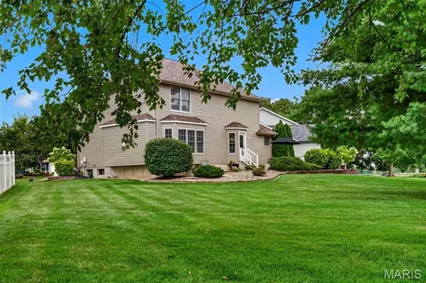 Exterior - 307 Camilla Dr, O'fallon, MO 63366 photo 2 of 6