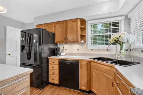 Kitchen - 307 Camilla Dr, O'fallon, MO 63366 photo 4 of 4