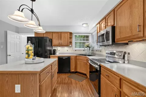 Kitchen - 307 Camilla Dr, O'fallon, MO 63366 photo 2 of 4
