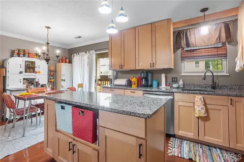 Kitchen - 280 Carmel Woods Dr, Ballwin, MO 63021 photo 2 of 3