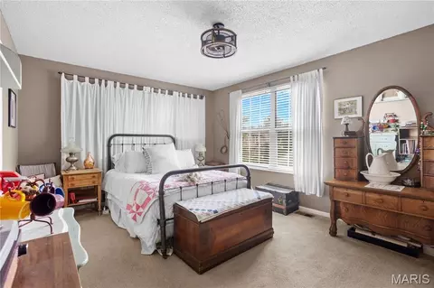 Bedroom - 280 Carmel Woods Dr, Ballwin, MO 63021 photo 1 of 4