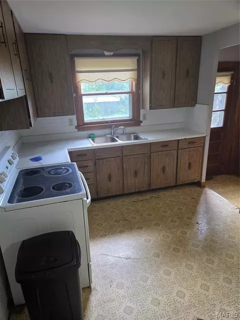 906 Holly Pl, Saint Charles, MO 63301