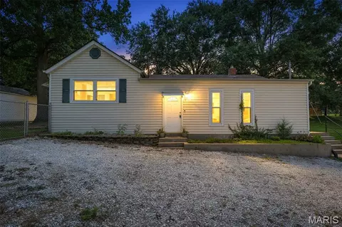 52 Linn Dr, Sainte Genevieve, MO 63670