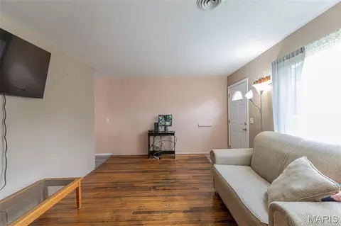 Living - 1609 Heller St, Rolla, MO 65401 photo 2 of 3