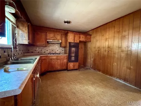 Kitchen - 405 N Walker Ave, Gideon, MO 63848 photo 2 of 2