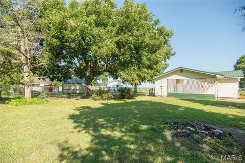 Exterior - 405 N Walker Ave, Gideon, MO 63848 photo 8 of 9