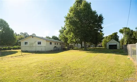Exterior - 405 N Walker Ave, Gideon, MO 63848 photo 3 of 9