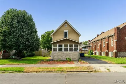 2402 E 25th St, Granite City, IL 62040