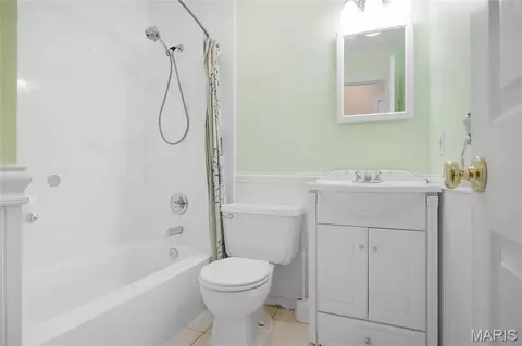 Bath - 347 Parma Dr, Ballwin, MO 63021 photo 2 of 3