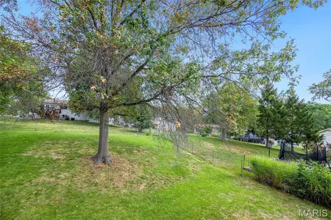 Exterior - 347 Parma Dr, Ballwin, MO 63021 photo 3 of 4