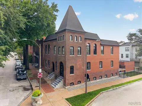 1201 Mackay Pl, Saint Louis, MO 63104