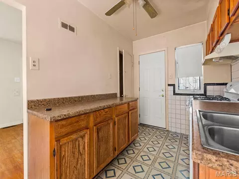 Kitchen - 3909 Eiler St, Saint Louis, MO 63116 photo 2 of 3