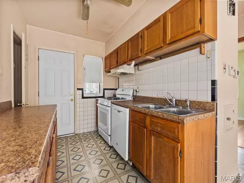 Kitchen - 3909 Eiler St, Saint Louis, MO 63116 photo 1 of 3