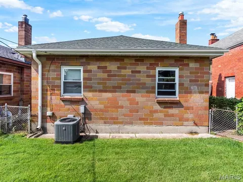 Exterior - 3909 Eiler St, Saint Louis, MO 63116 photo 10 of 12