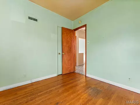 Bedroom - 3909 Eiler St, Saint Louis, MO 63116 photo 5 of 5